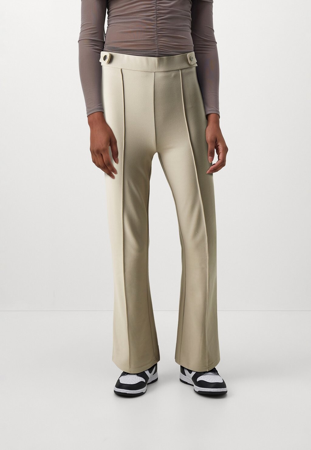 

Брюки Onlpoptrash Life Flared Pant ONLY, цвет pure cashmere