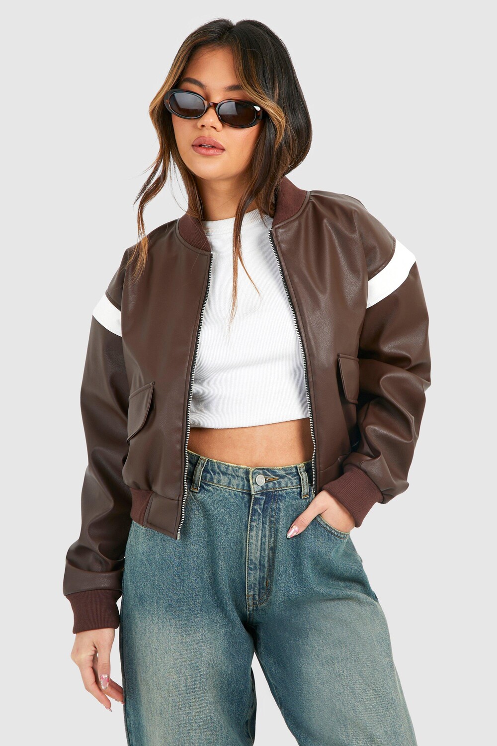 

Укороченный бомбер из искусственной кожи с байкерскими деталями boohoo, коричневый