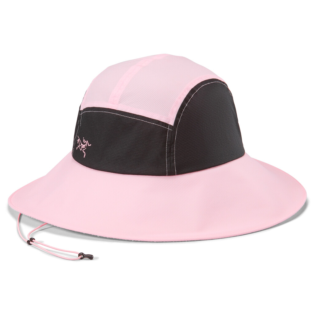 

Кепка Arc'Teryx Aerios Shade Hat, цвет Alpine Rose/Black Sapphire