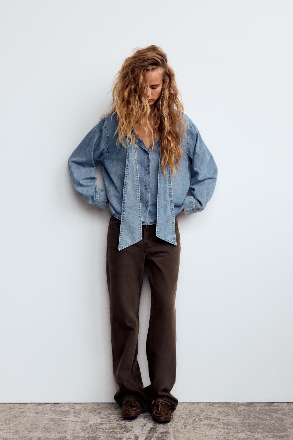 

Джинсы TRF slouchy со средней посадкой ZARA, коричневый