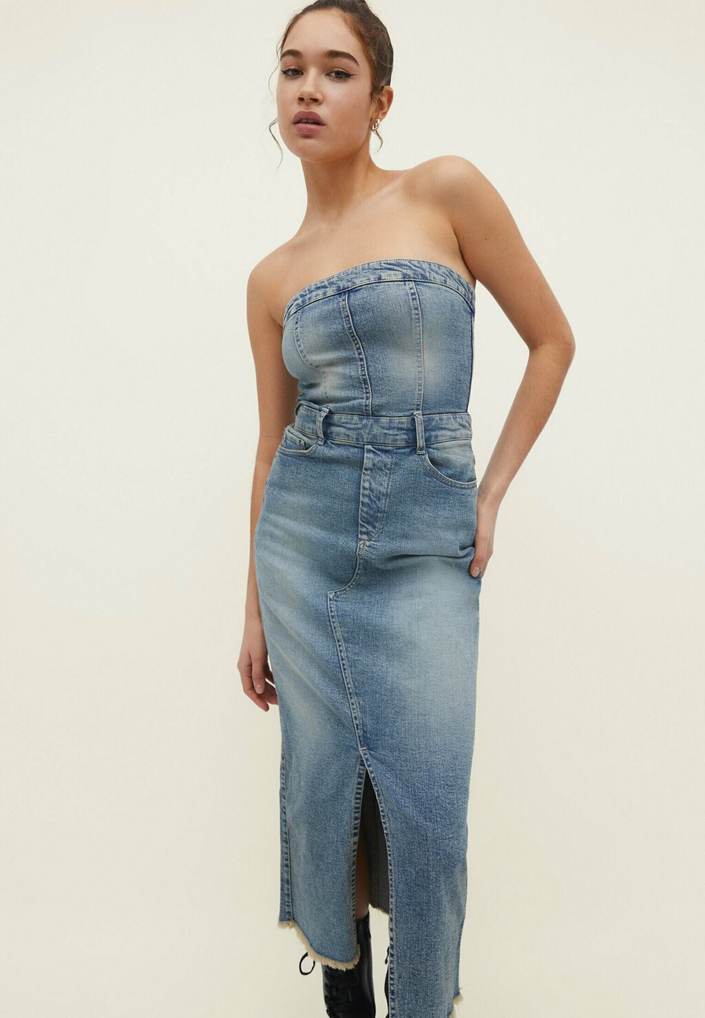 

Джинсовое платье Stradivarius, синий