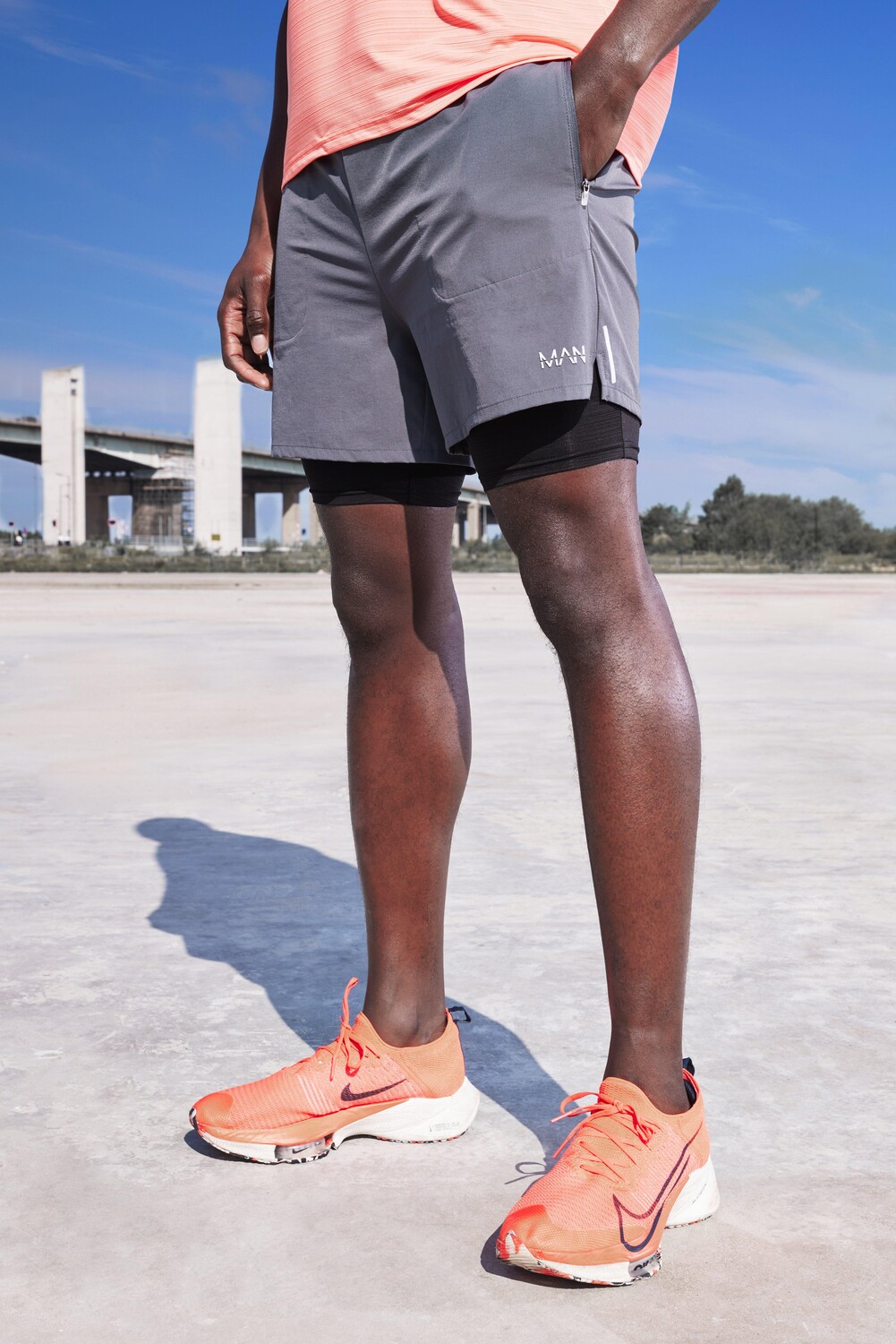 

Мужские легкие шорты 2-в-1 active performance Boohoo, угольный