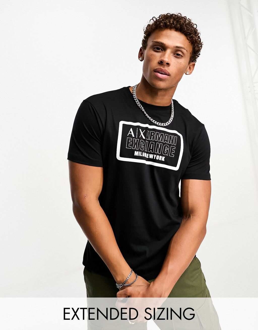 

Черная футболка с большим логотипом Armani Exchange