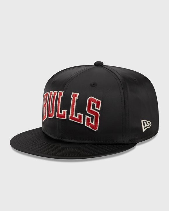 

Бейсболка New Era Satin Script 18603 Chicago Bulls Otc, цвет open misc