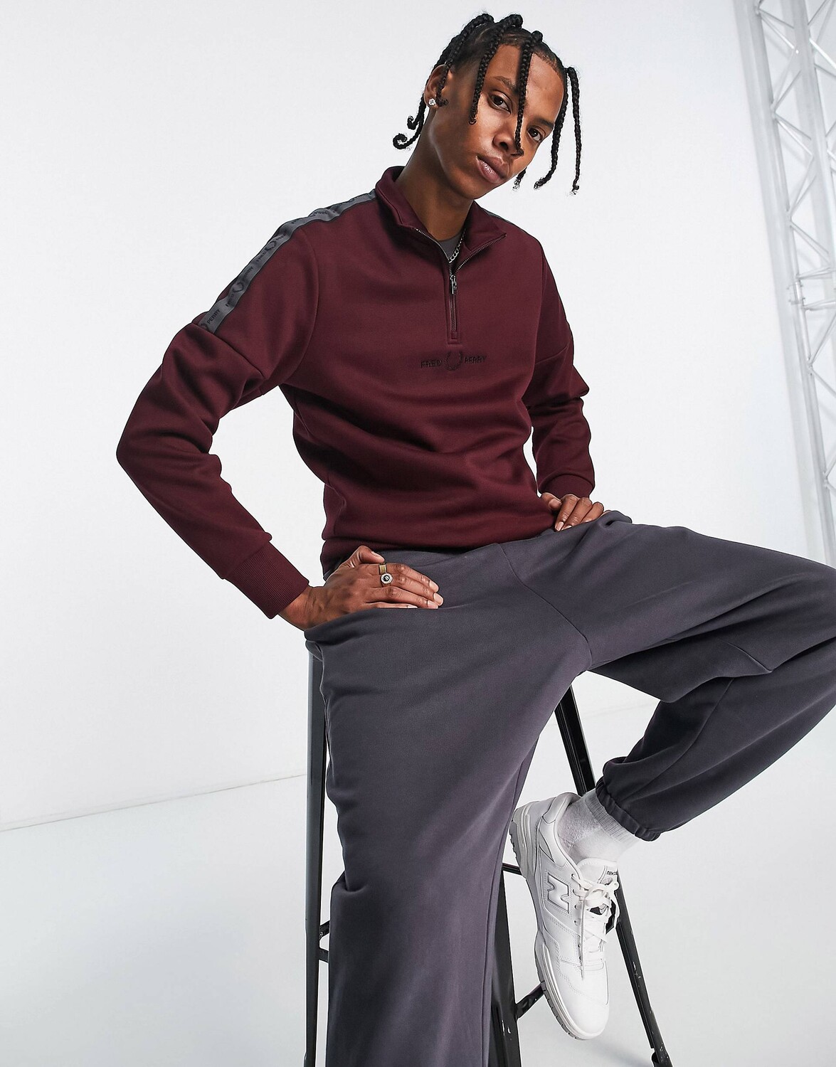 

Красный свитшот Fred Perry с застежкой на четверть молнии