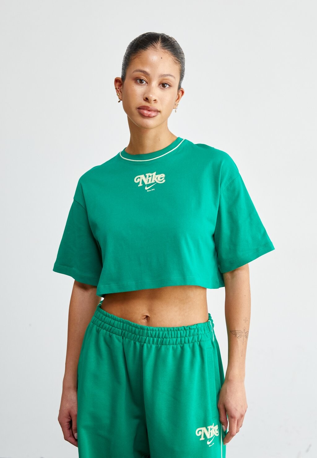 

Футболка с принтом CROP TEE Nike Sportswear, цвет malachite