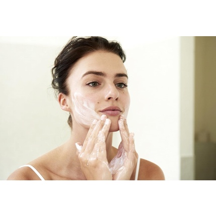 Skin Clear Гель для умывания против пятен Ежедневное очищение лица для заметно более чистой кожи Антибактериальный 200 мл, Garnier