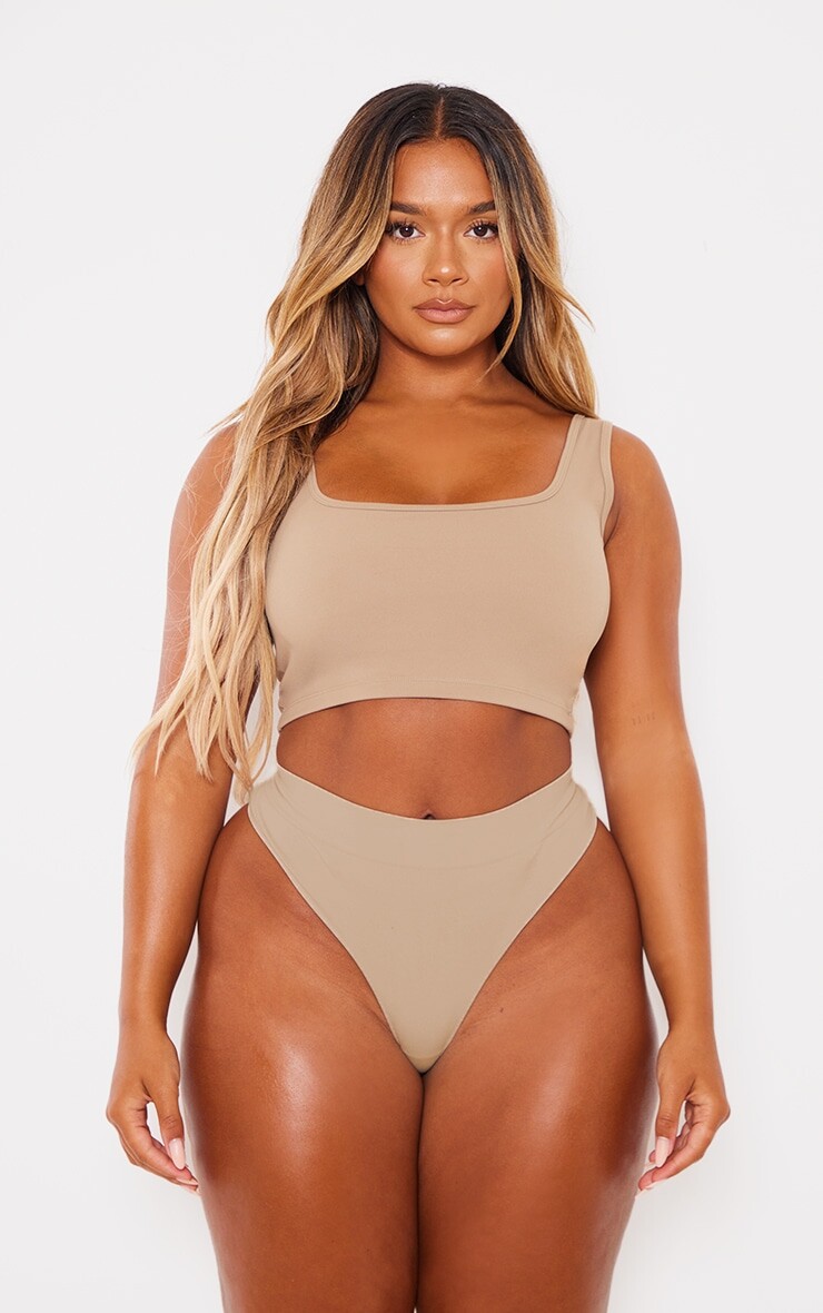 

PrettyLittleThing Мягкий бесшовный укороченный топ темно-серого цвета с круглым вырезом