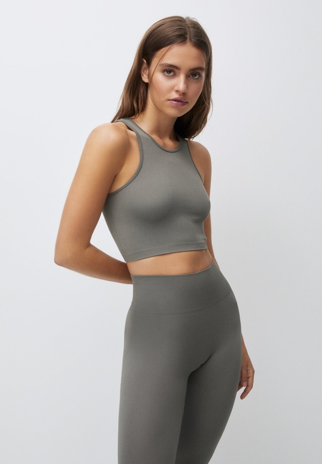 

Топ Seamless Halter Crop PULL&BEAR, хаки