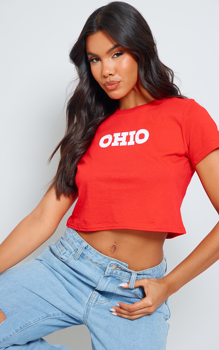 

PrettyLittleThing Красный - укороченная футболка с принтом Ohio