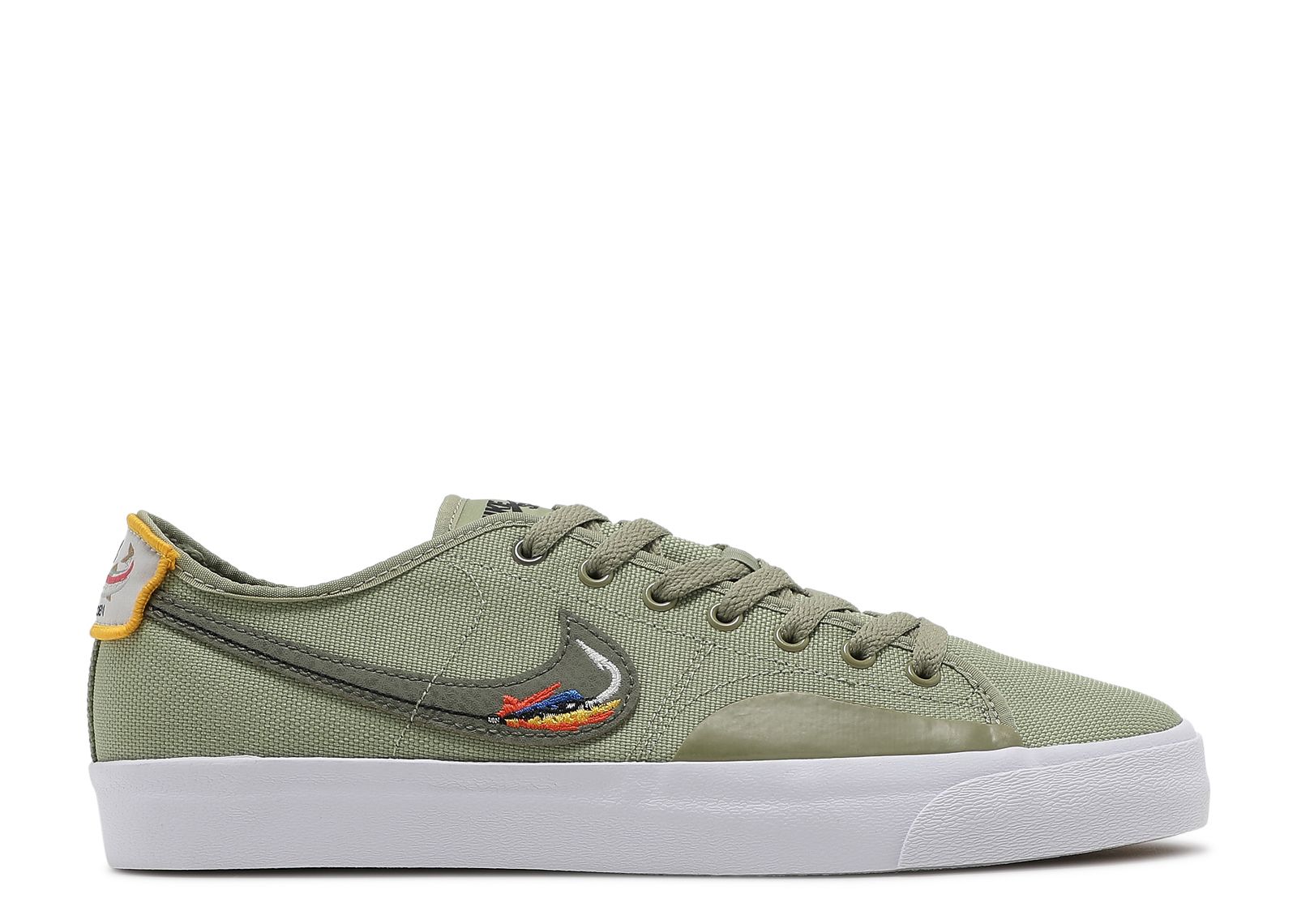 Кроссовки Nike Daan Van Der Linden X Blazer Court Sb 'Dusty Olive', зеленый фото