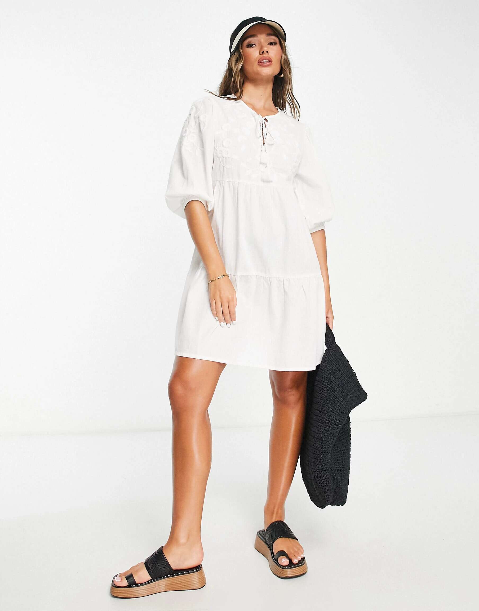 Белое пляжное летнее платье с вышивкой и вышивкой Accessorize сумка с вышивкой пейсли accessorize мультиколор