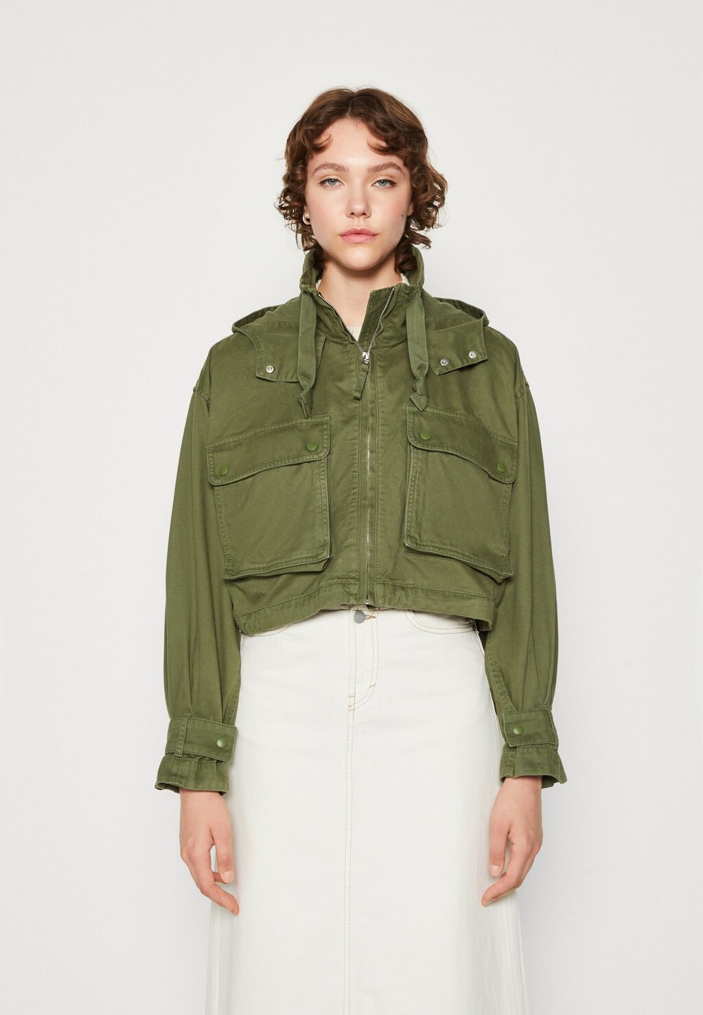 

Куртка American Eagle УКОРОЧЕННАЯ КУРТКА С КАПЮШОНОМ, оливковый, Зеленый