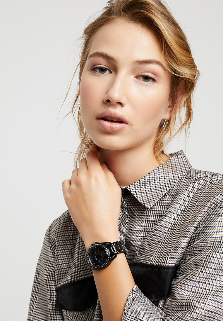 

Часы Fossil, черный