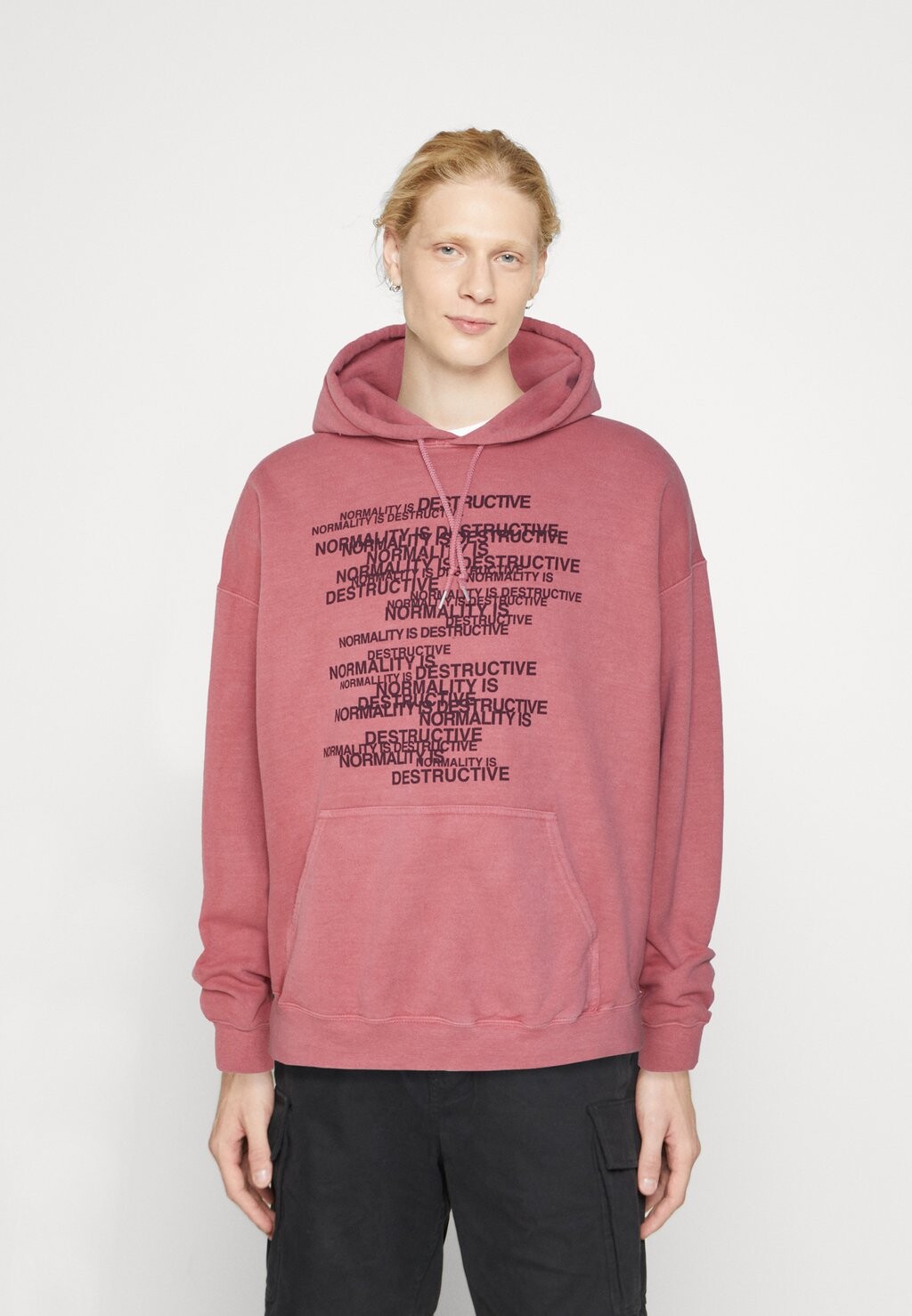 

Толстовка NORMALITY HOODIE BDG Urban Outfitters, стираный красный