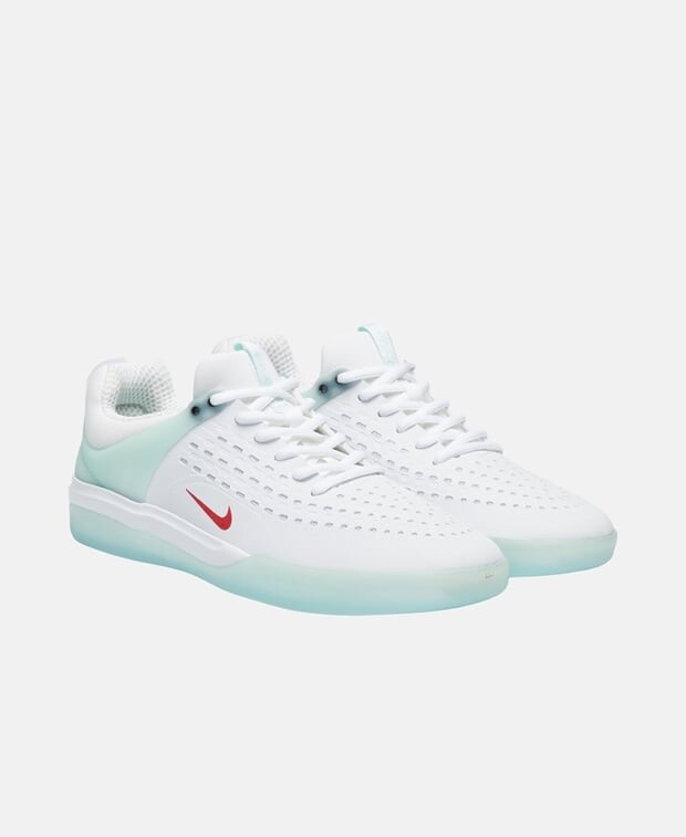 

Кроссовки Nike, белый