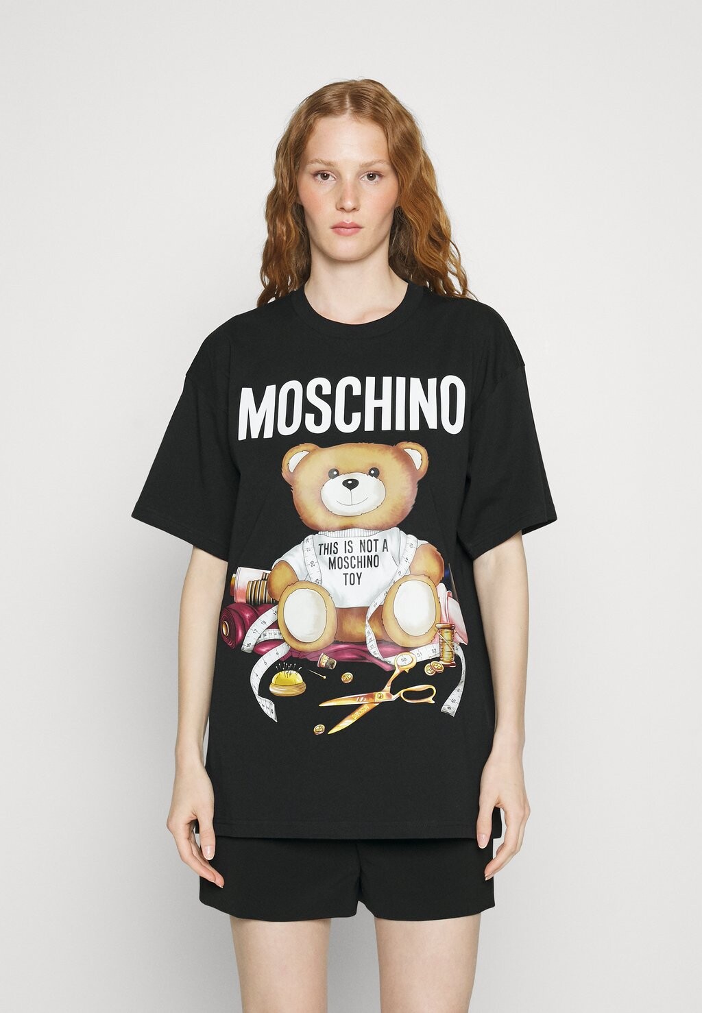 

Футболка с принтом MOSCHINO