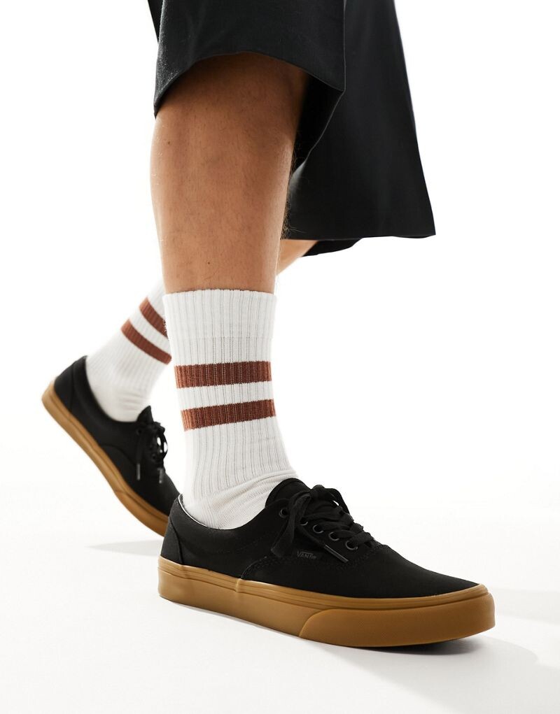 

Черные кроссовки на резиновой подошве Vans Era