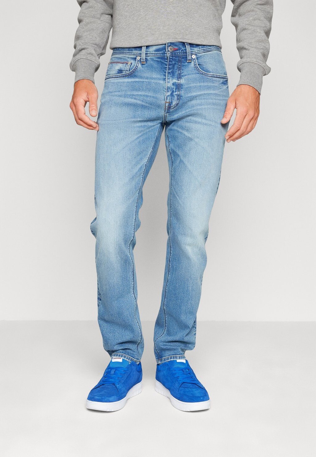 

Джинсы-сигареты BLEECKER Tommy Hilfiger, чехол
