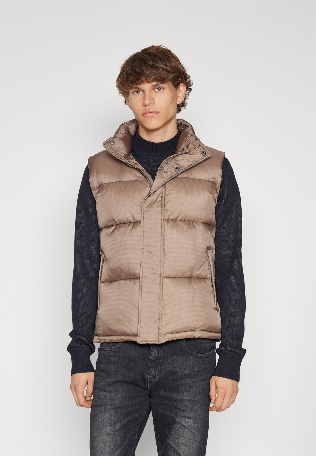 

Жилет Redefined Rebel CHARLIE BODYWARMER, цвет walnut