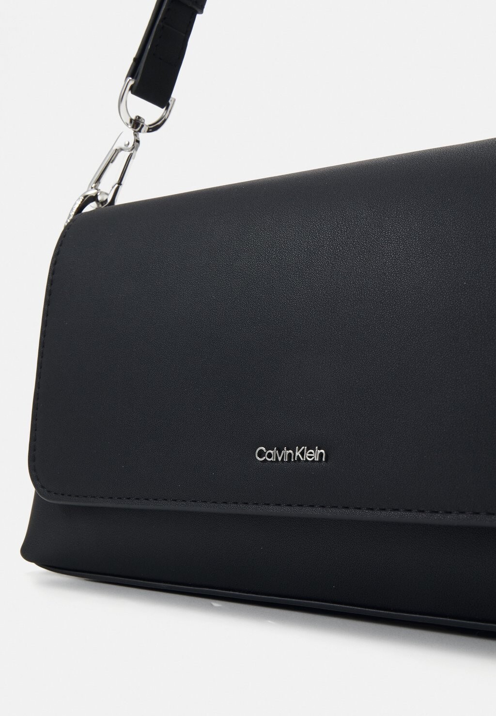

Сумочка Must Shoulder Bag Calvin Klein, черная