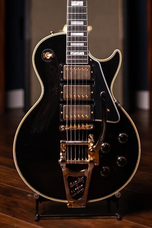 

Электрогитара Gibson Custom Shop Murphy Lab 1957 Les Paul Custom Reissue 3-Pickup Bigsby Light Aged Electric Guitar - Ebony