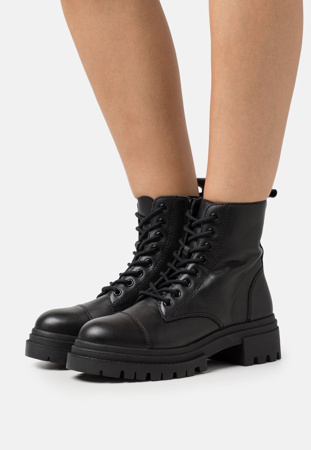 

Ботильоны на шнуровке ALDO, черный
