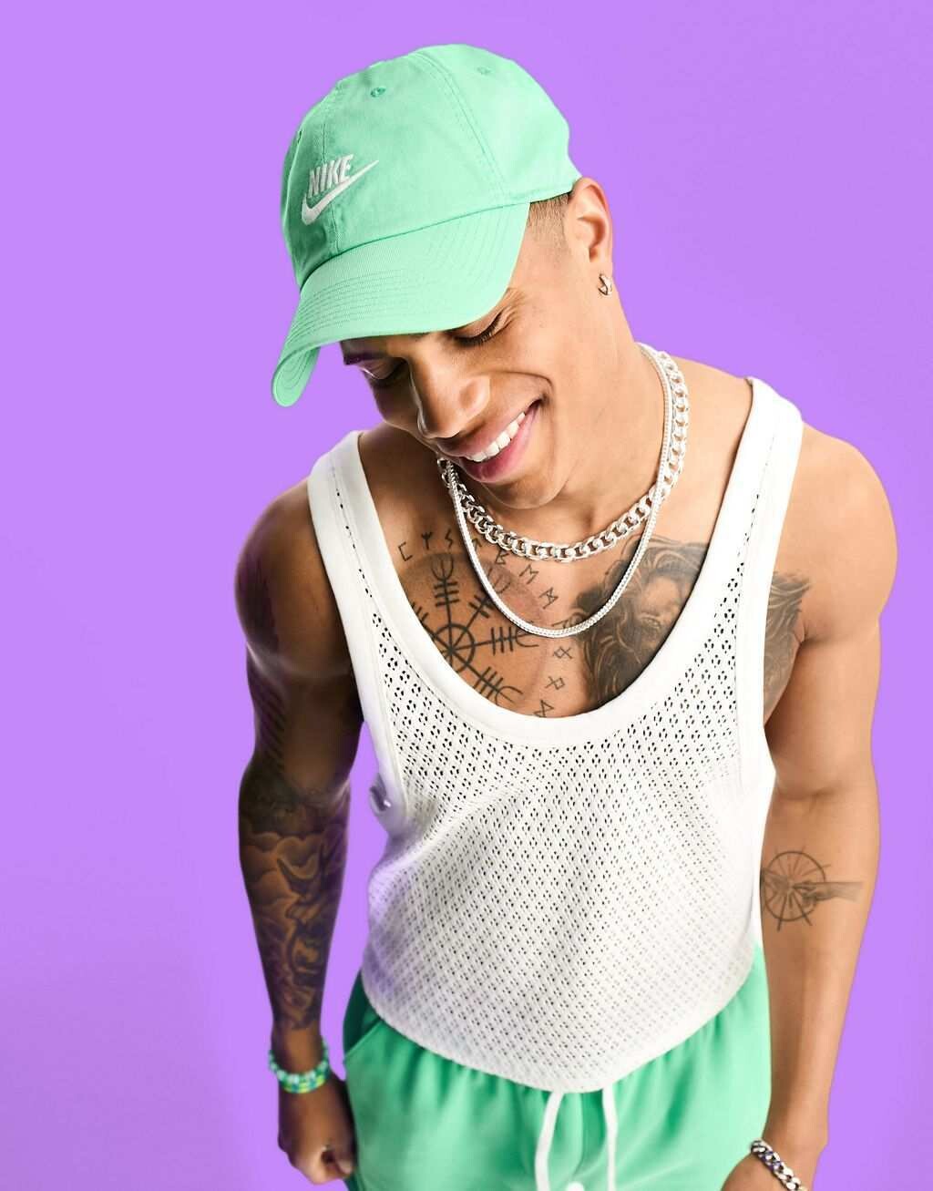 

Зеленая кепка с логотипом Nike Club