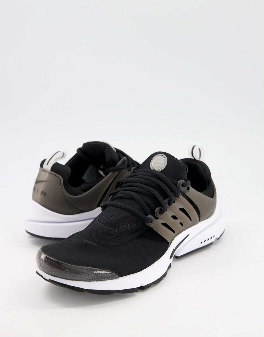 

Черно-белые кроссовки Nike Air Presto