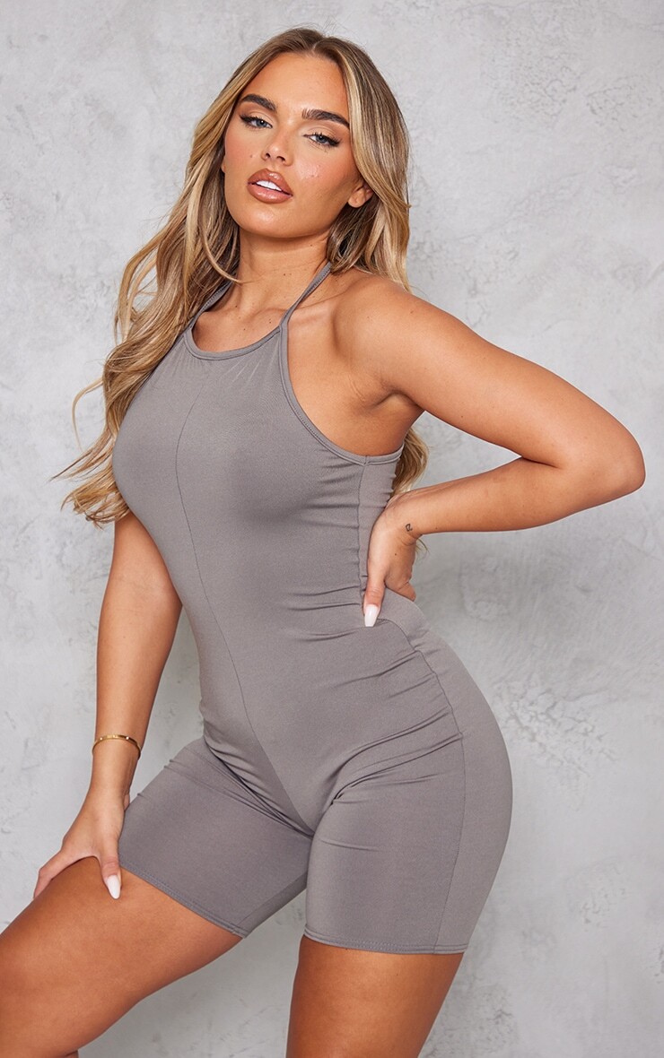 

PrettyLittleThing Серый комбинезон с перекрещивающимися ремешками
