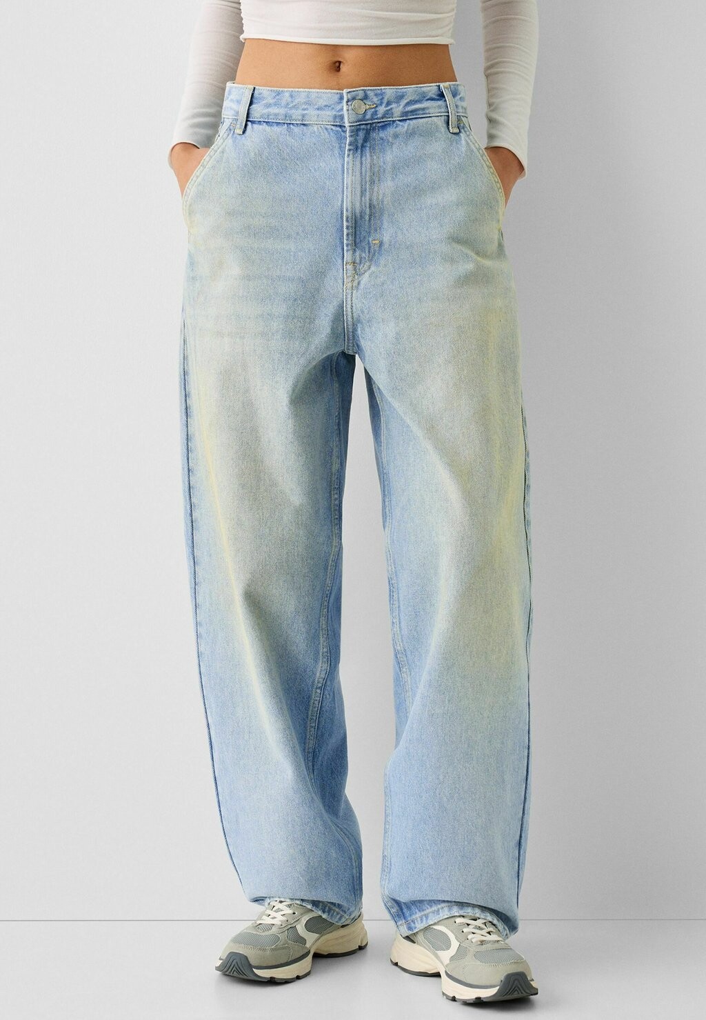 

Мешковатые джинсы Faded Effect Skater Bershka, цвет light blue