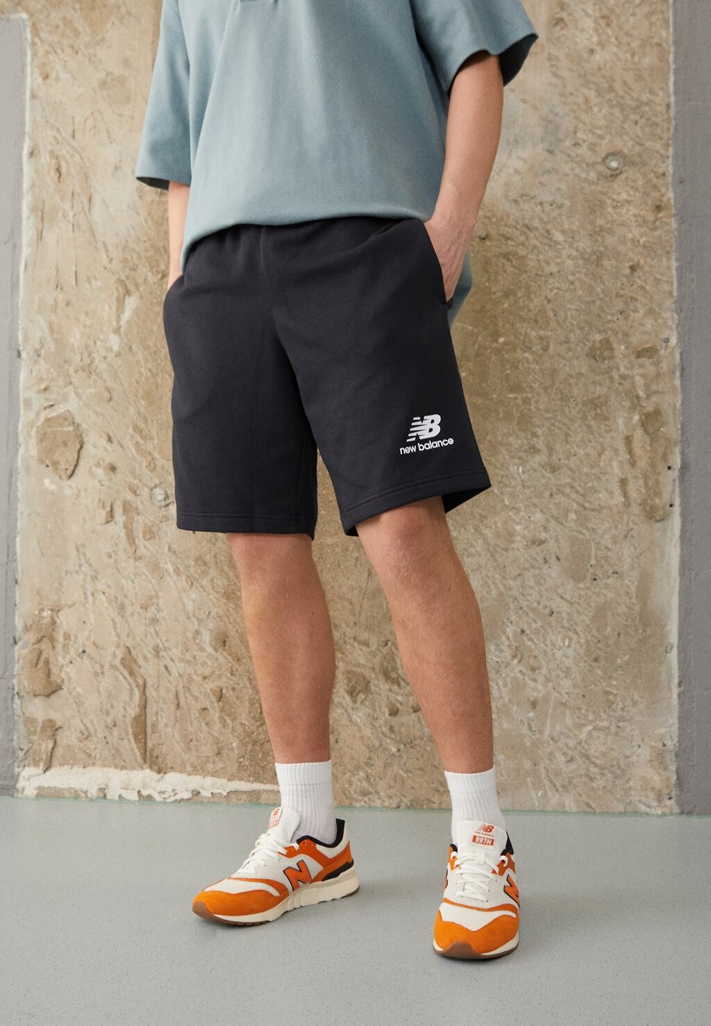 

Шорты ESSENTIALS STACKED LOGO New Balance, черный