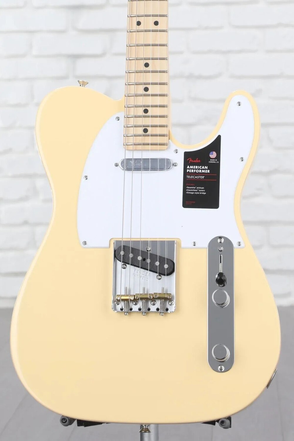 

Fender American Performer Telecaster — винтажный белый цвет с кленовой накладкой на гриф