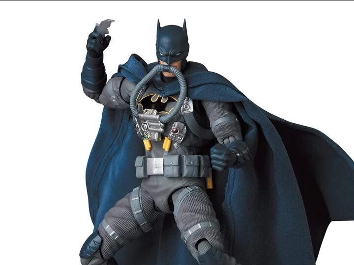 

Фигурка Batman: Hush MAFEX No.166 Batman (Stealth Jumper Ver.) MEDICOM TOY