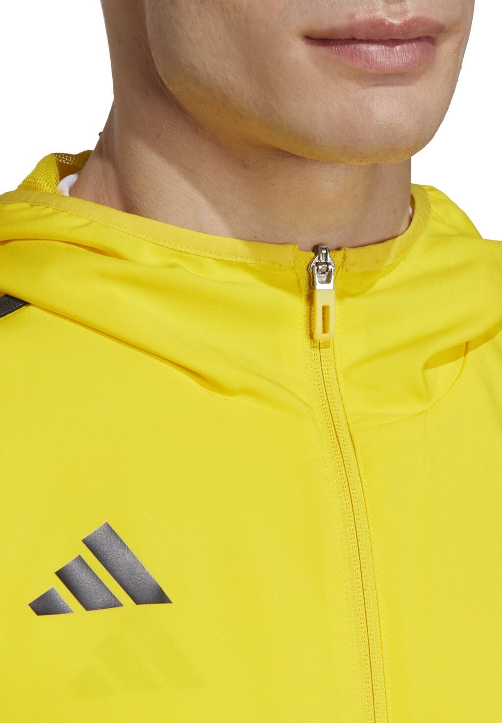 

Спортивная футболка Adidas