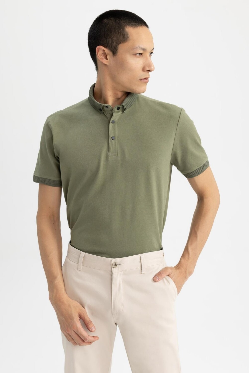 

Хлопковая футболка с короткими рукавами и воротником-поло Slim Fit DeFacto, хаки