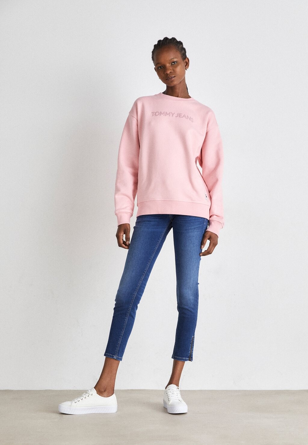 

Толстовка Tommy Jeans BOLD CLASSIC CREW, цвет ballet pink