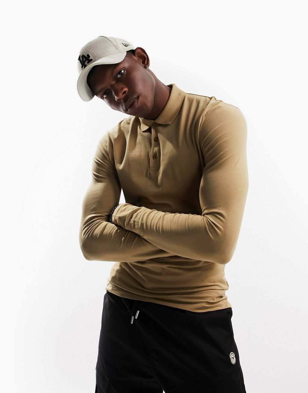 

Бежевая футболка-поло с длинными рукавами ASOS DESIGN