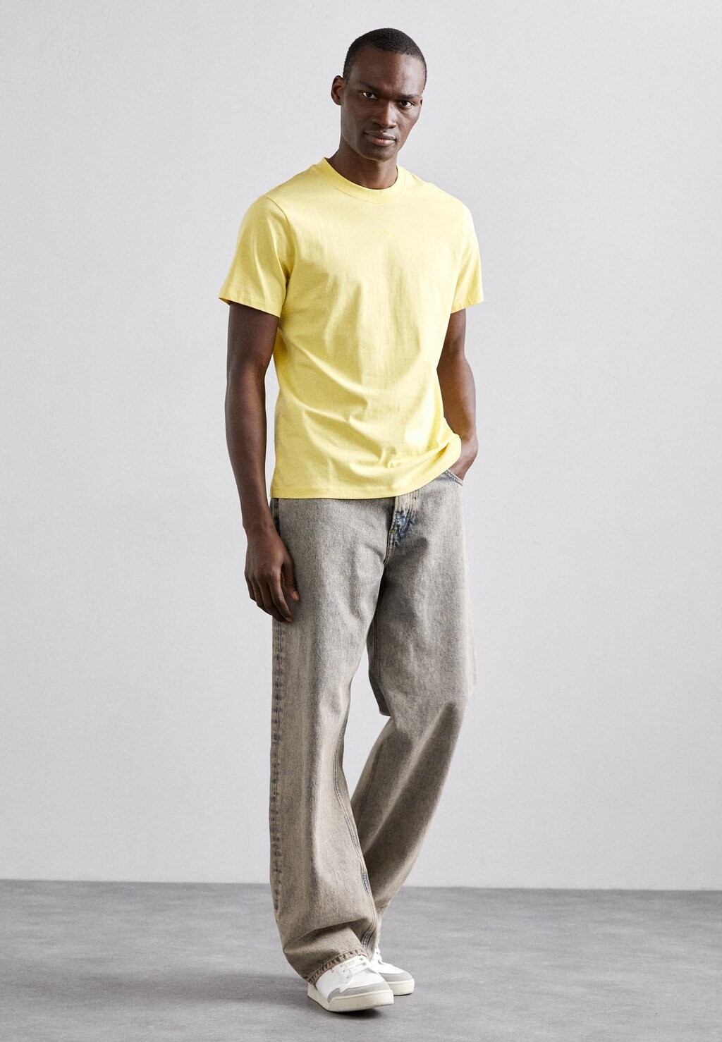 

Футболка базовая TEE sandro, цвет jaune citron