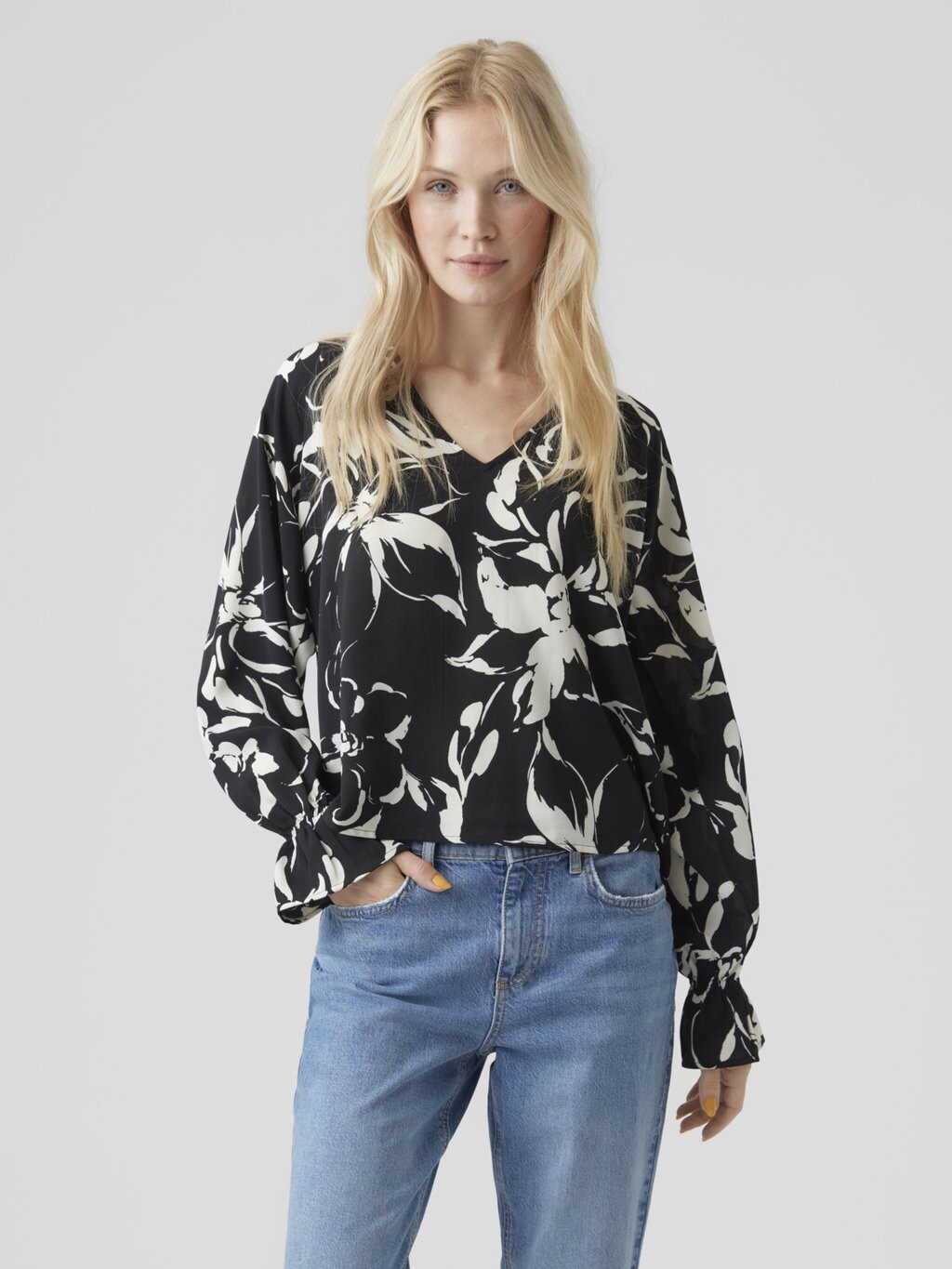 

Блузка Vero Moda, черный