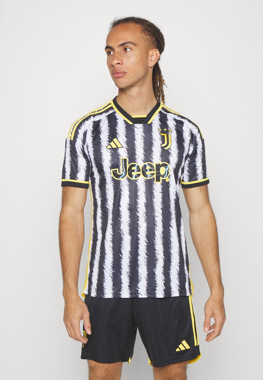 

Спортивная футболка Adidas