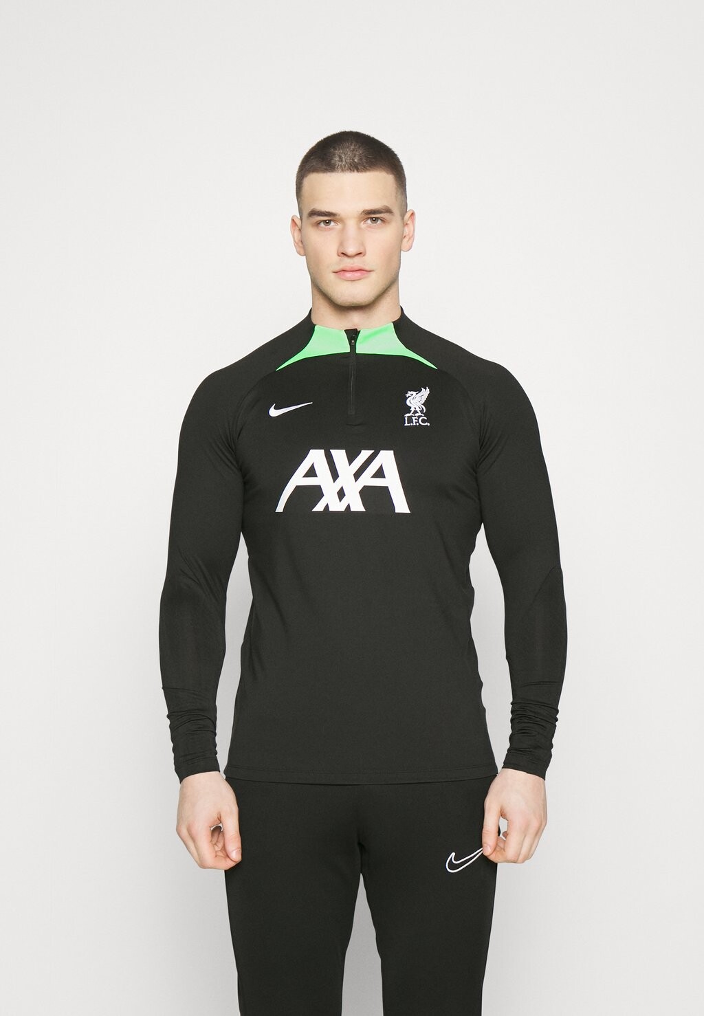 

Спортивная футболка Nike