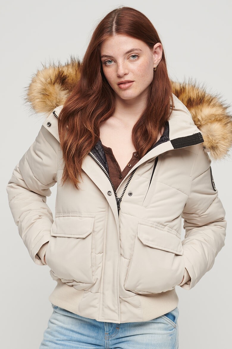 

Зимняя стеганая куртка Everest с капюшоном и эко-пухом Superdry, бежевый