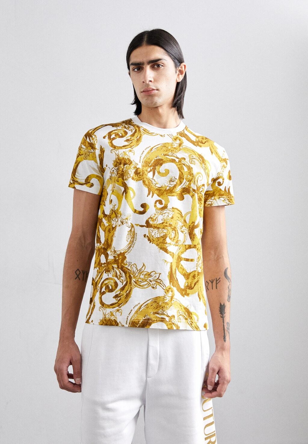 

Футболка с принтом Allover Versace Jeans Couture, цвет white/gold