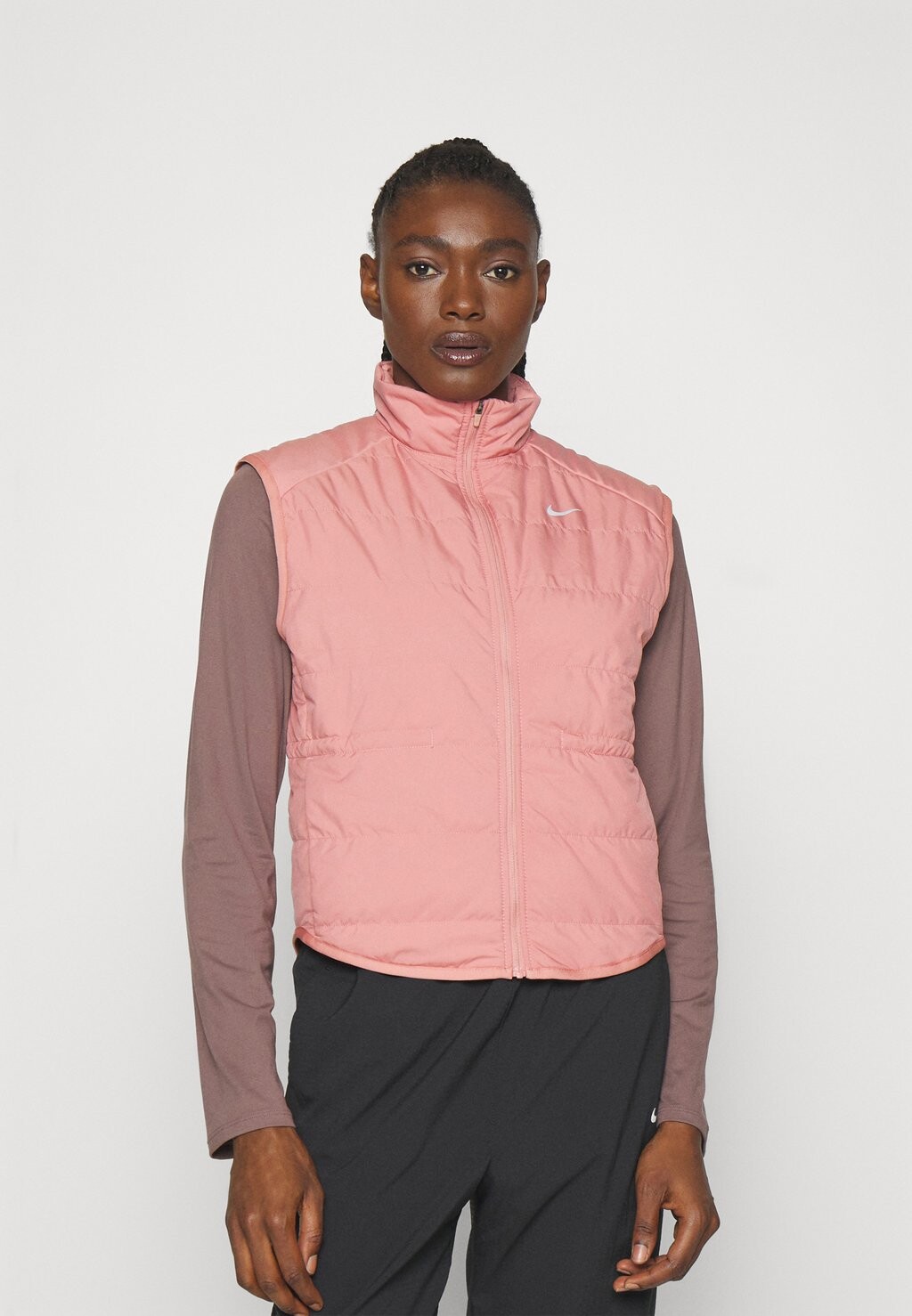 

Жилет SWIFT VEST Nike, цвет red stardust