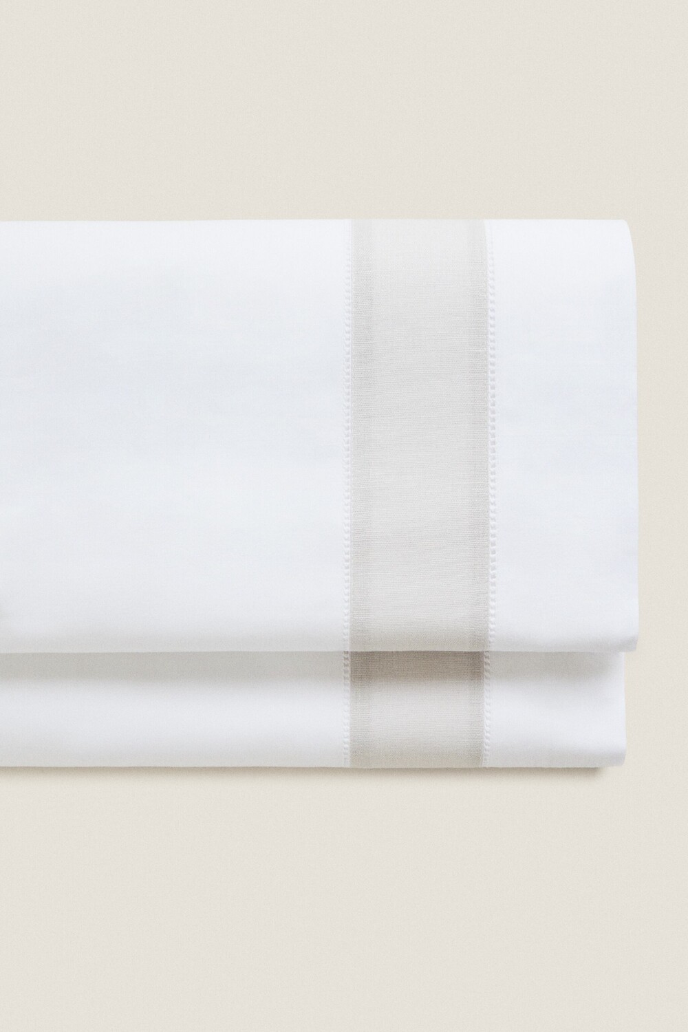 

Плоский лист с льняной каймой Zara, белый