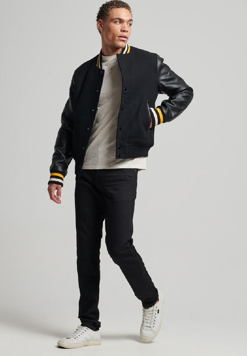 

Бомбер Superdry