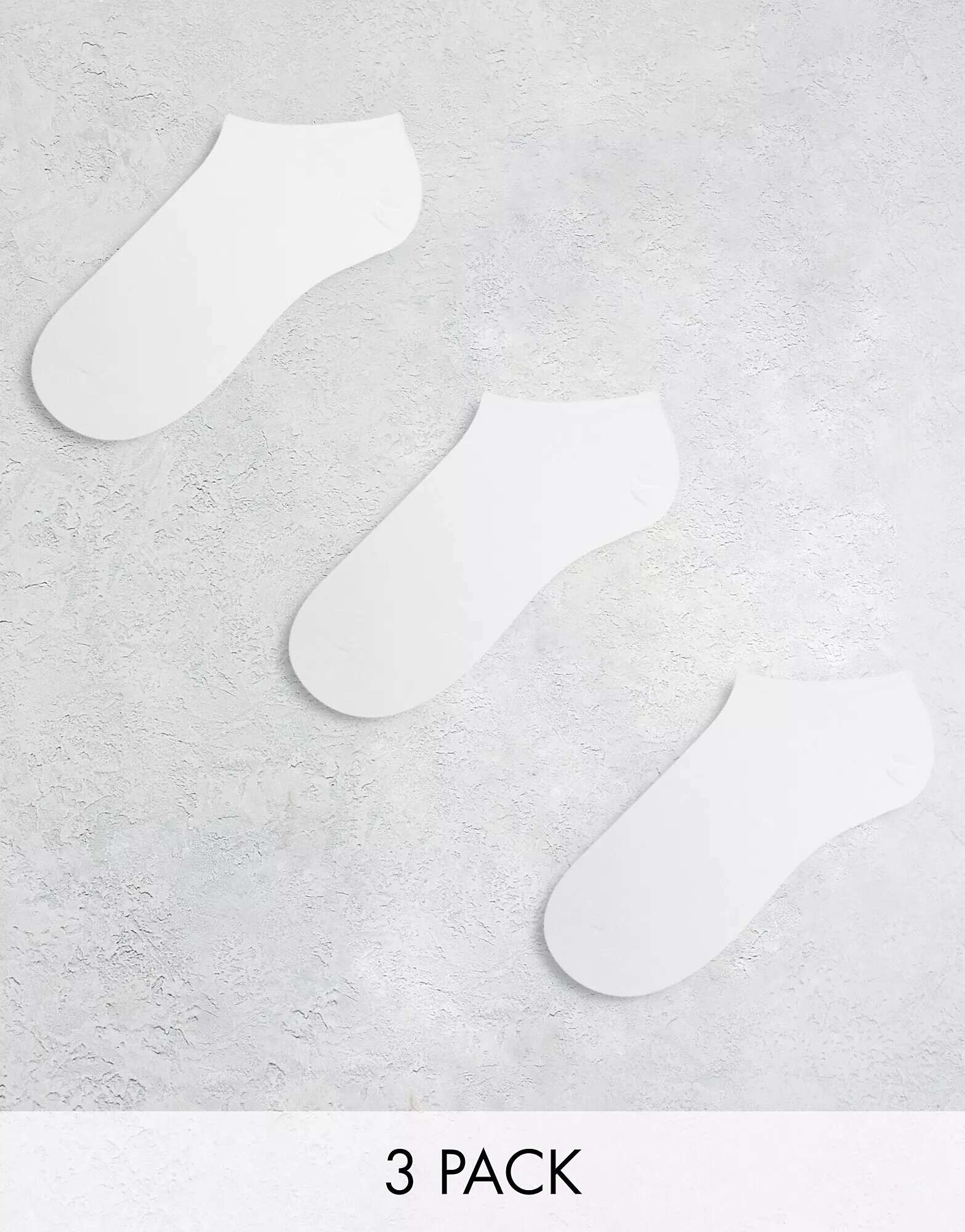 цена 3 пары спортивных носков Weekday - белые