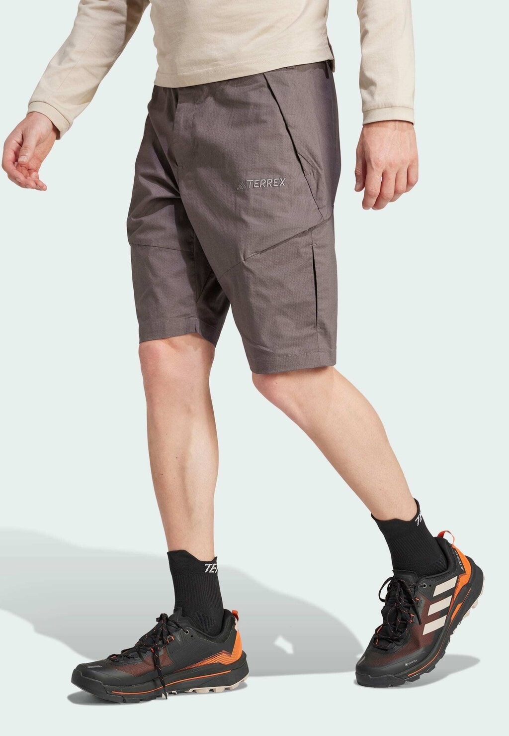 

Уличные шорты Adidas Terrex, цвет charcoal
