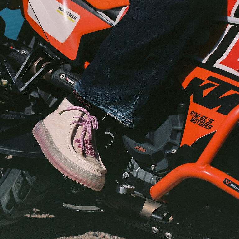 

Кроссовки Clarks X Bisous Originals Torhill Hi Clarks Originals, белый